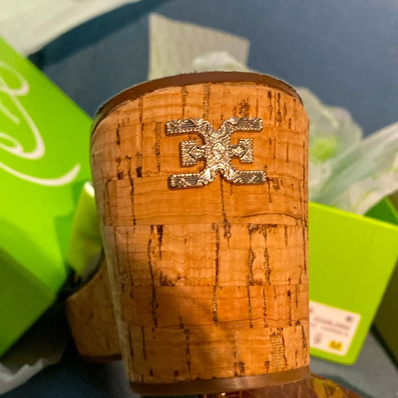 NWB-Sam Edelman, Gold 100% LEATHER Cross- Strap 3” Heel Sandals/Wedges - Picture 11 of 15